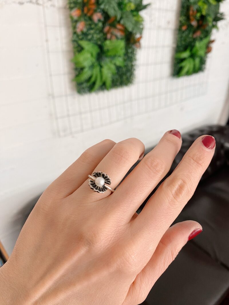 Oyster and Pearl Sterling Silver Ring - Image 2