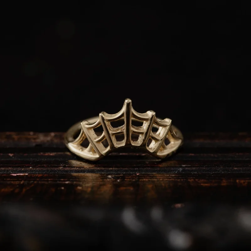 14K gold arched web ring front