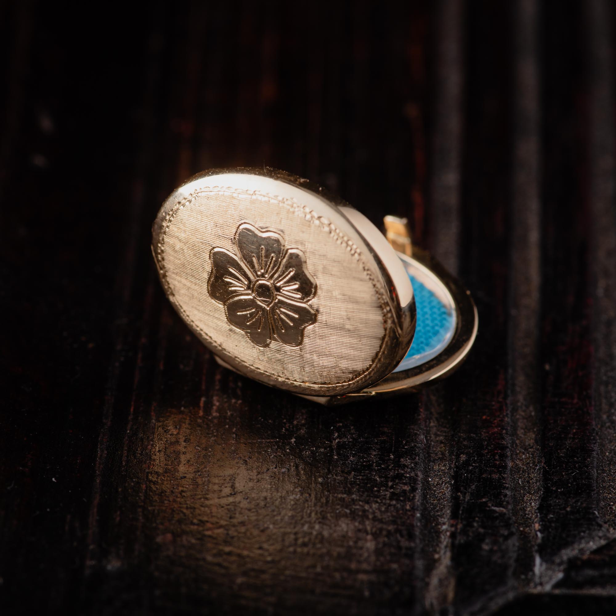 a flower locket in 14K open