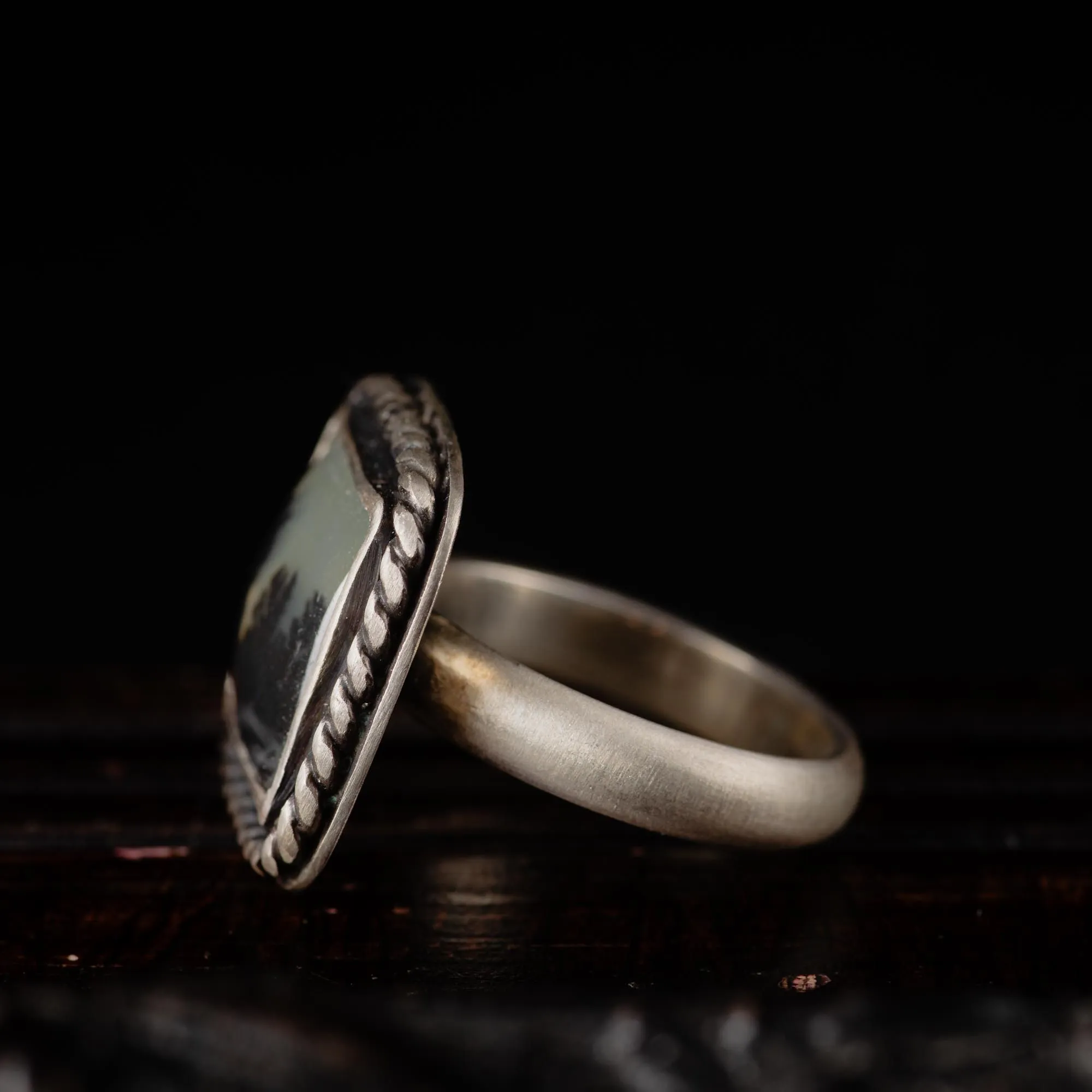 Dendritic Agate Sterling Silver Ring with Twisted Border - Image 3