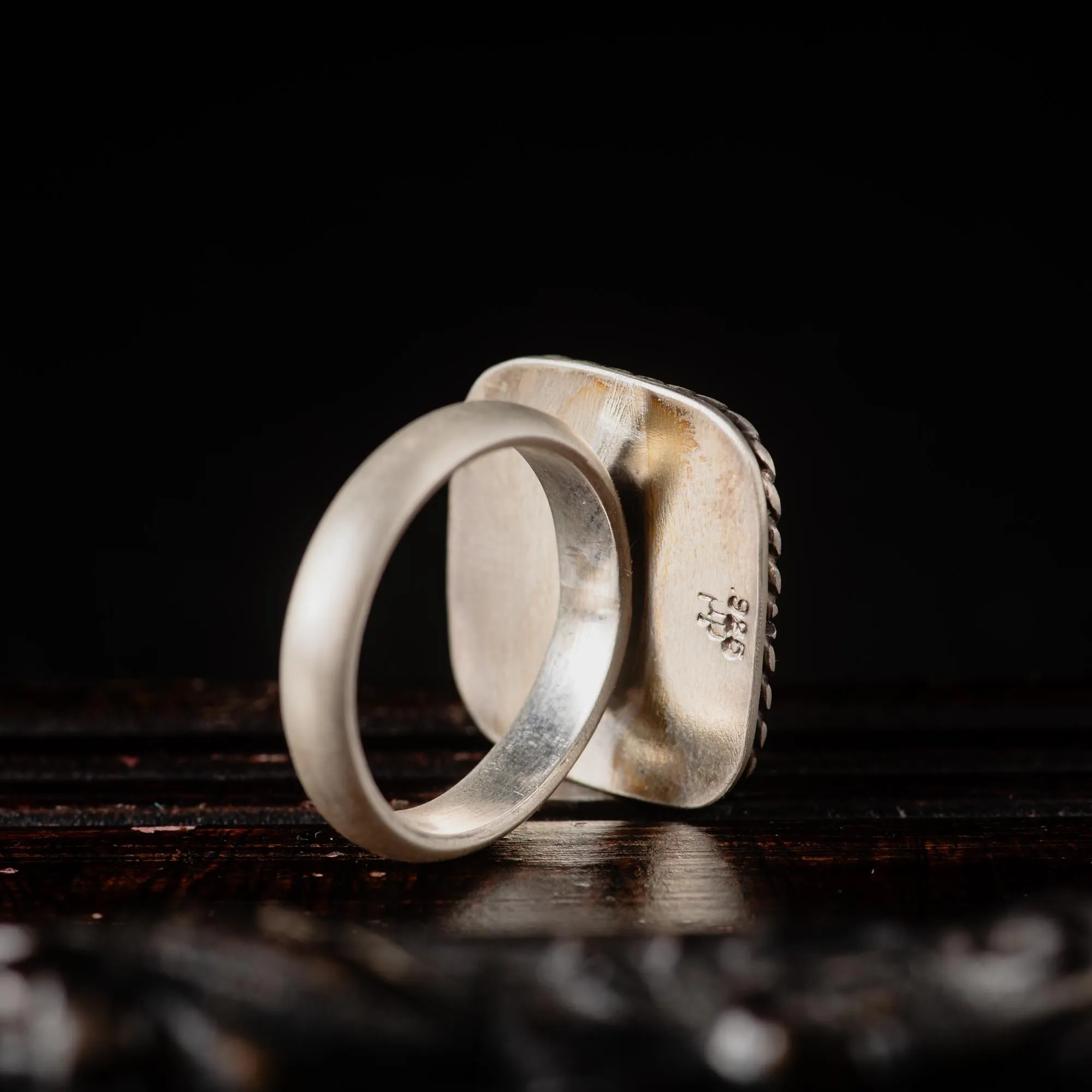 Dendritic Agate Sterling Silver Ring with Twisted Border - Image 5