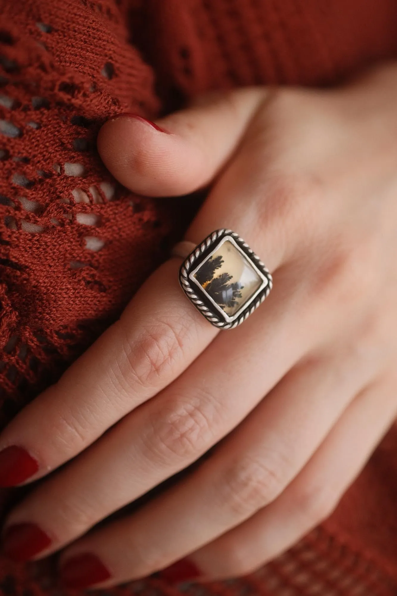 Dendritic Agate Sterling Silver Ring with Twisted Border - Image 2