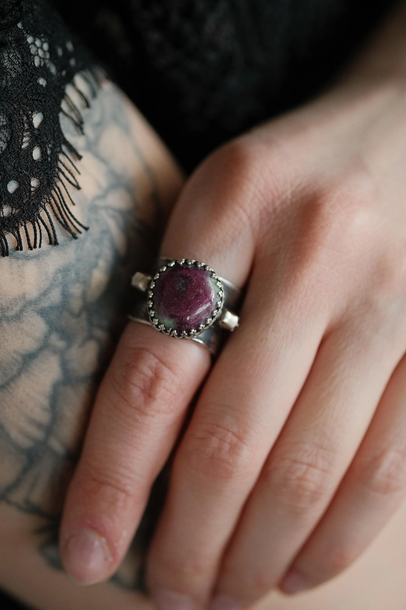 ruby-zoisite-skulls-ring0009